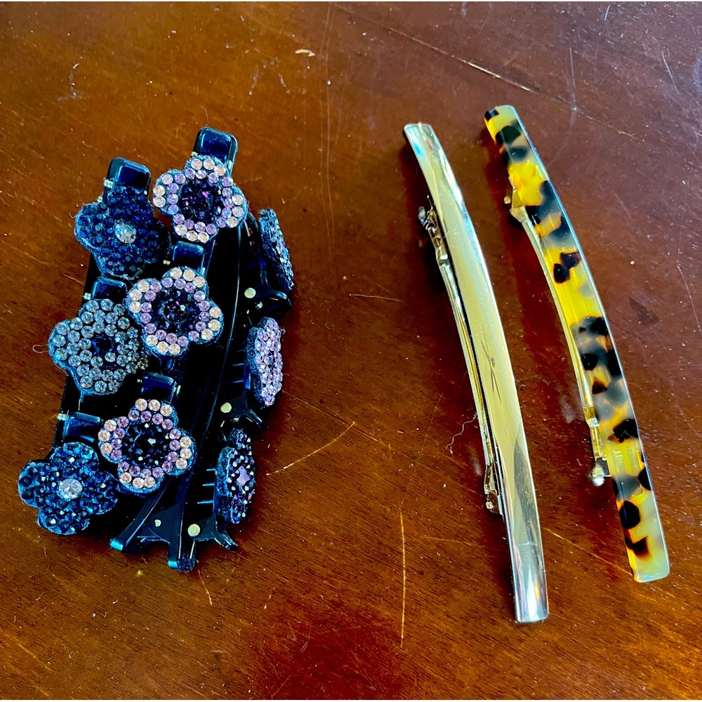 Hair clips and barretts.
